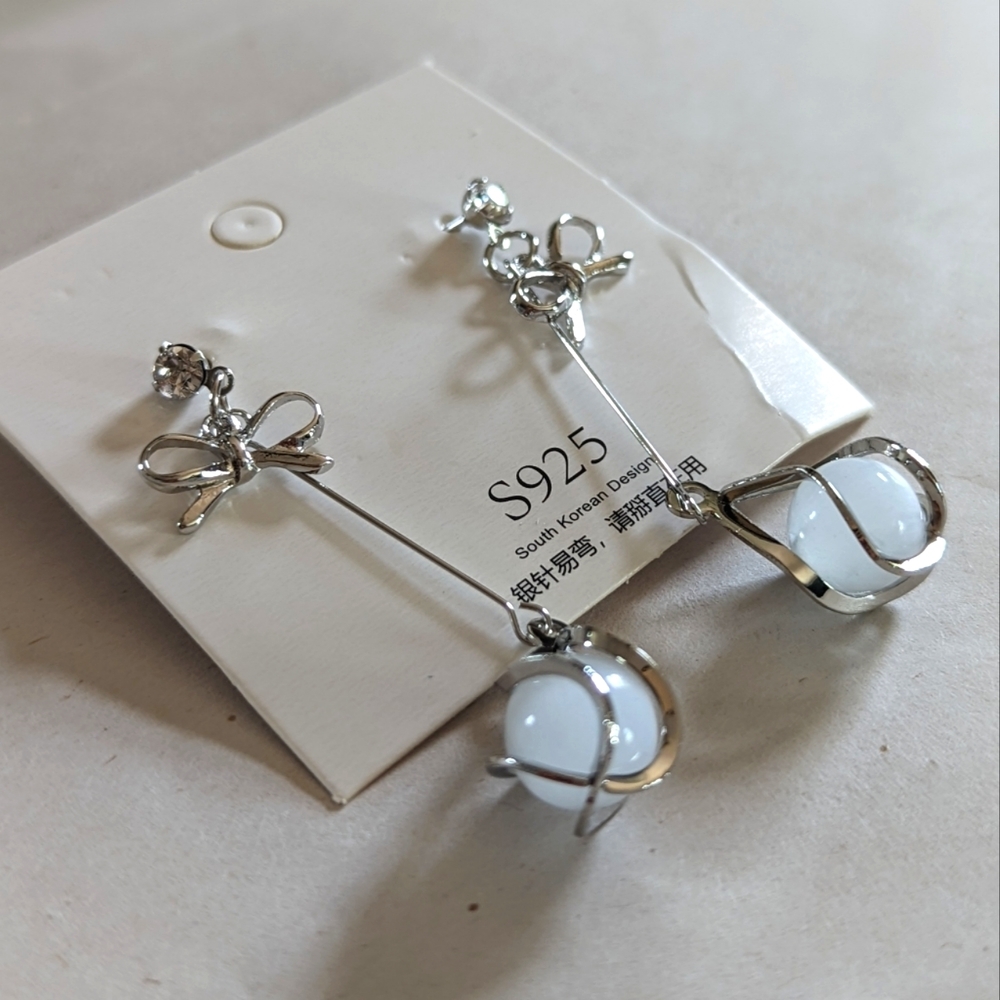 Earrings - Dangling with bow and bead